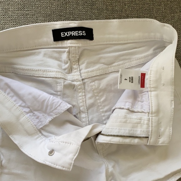 Express Shorts - Picture 2 of 3